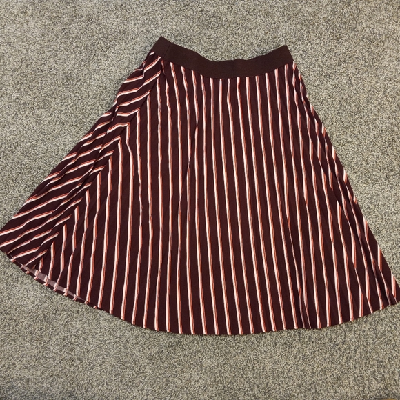 New York & Company Skirt Size Large Red Maroon Stripes Flare Elastic Waist - Picture 1 of 2